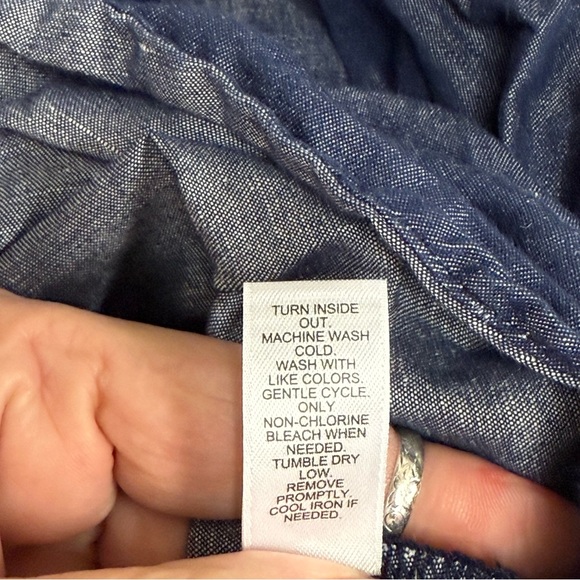 EST. 1946 Chambray Cold Shoulder Top 26/28W Denim Blue Ruffle Sleeve Blouse - Picture 7 of 8